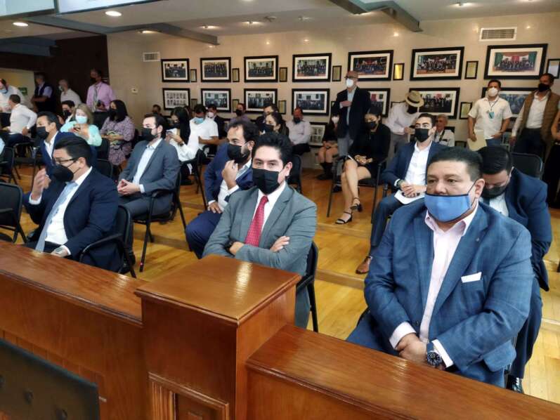 Luis Serrato y César Jáuregui estuvieron presentes en la ratificación del nuevo Fiscal.